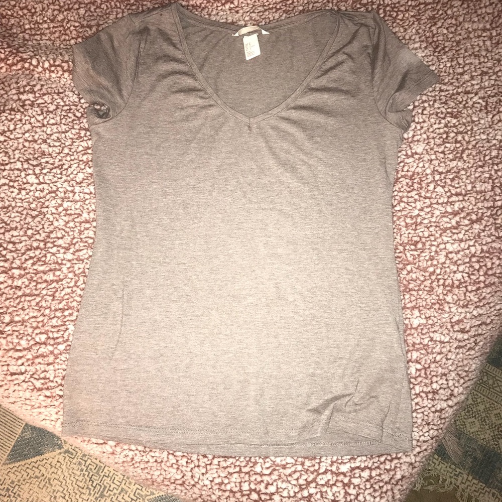 H&M basic fitted v neck.